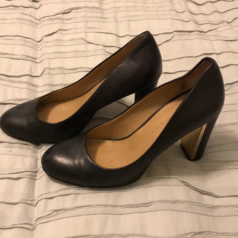 Banana republic black and gold chunky heels